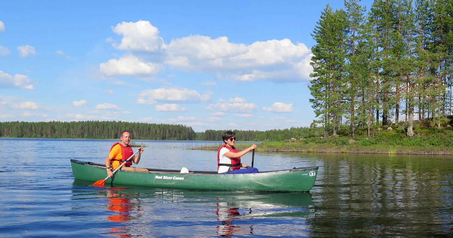 Kanufahren im Petkeljärvi-Nationalpark
