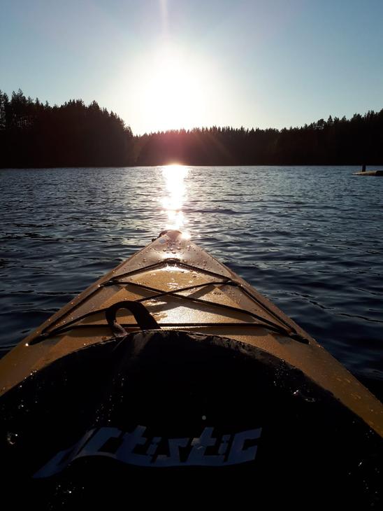 Petkeljärvi-Zentrum, Kajak FIT 96, Sonnenuntergang Petkeljärvi-Nationalpark, Ilomantsi