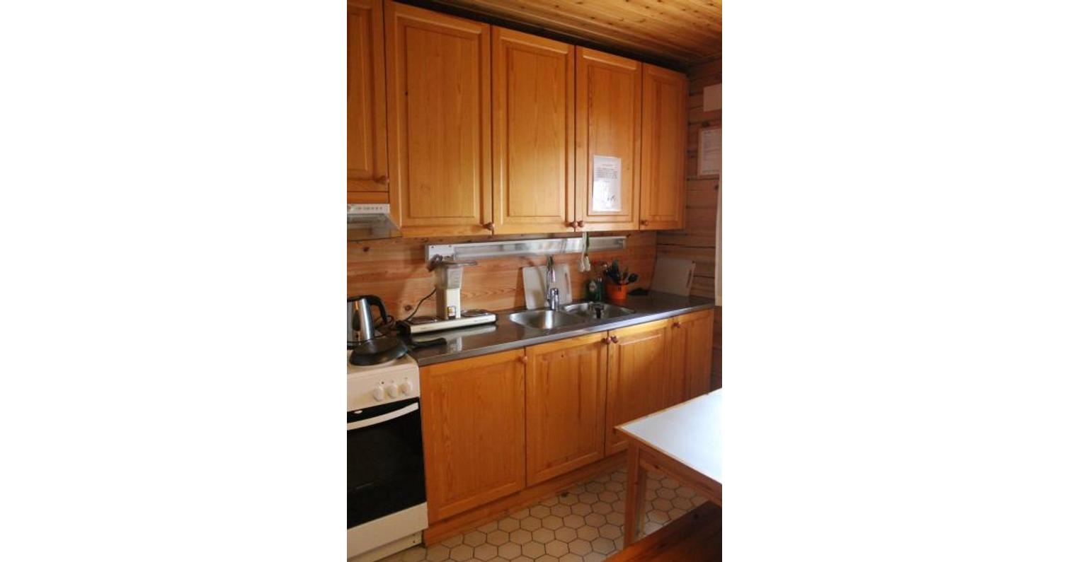 Petkelj&auml;rvi accommodation's shared kitchen