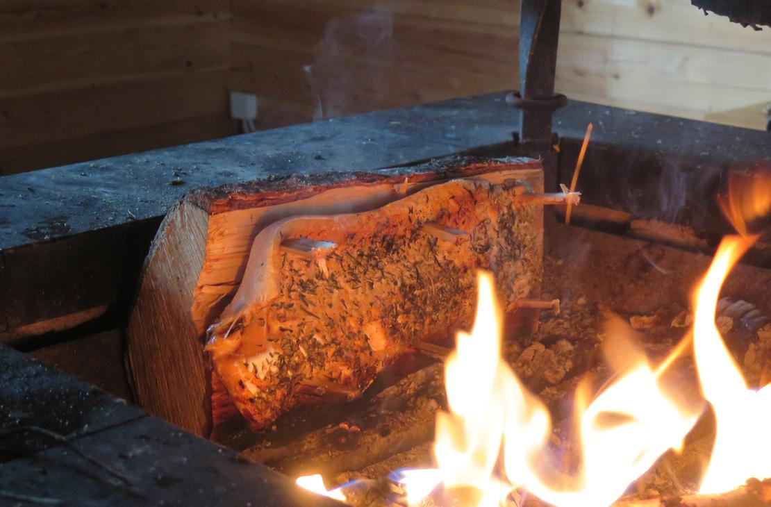 Flamlax, eldstuga i Petkeljärvi nationalpark