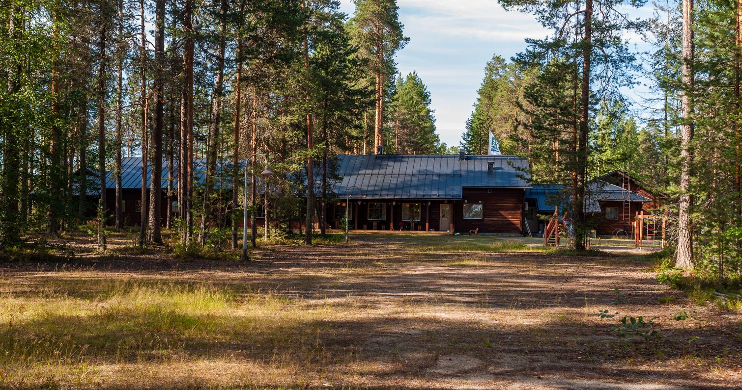 Nationalpark Petkeljärvi. Wanderzentrum, von hinten fotografiert.