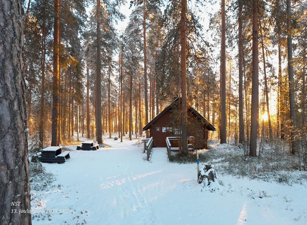 Petkeljärvi lägereldstuga, vinterlandskap