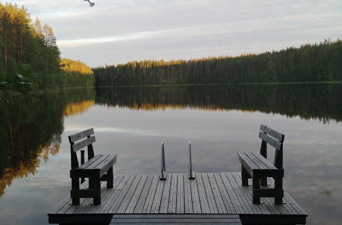 Aussicht vom Steg der Petkeljärvi-Seesauna