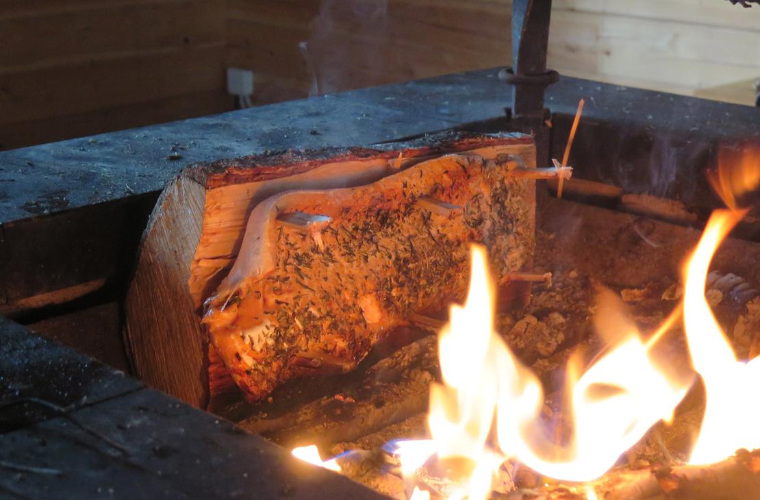 Flamlax, eldstuga i Petkeljärvi nationalpark