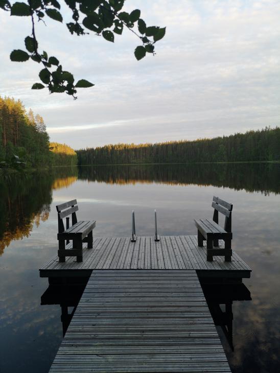 Aussicht vom Steg der Petkeljärvi-Seesauna