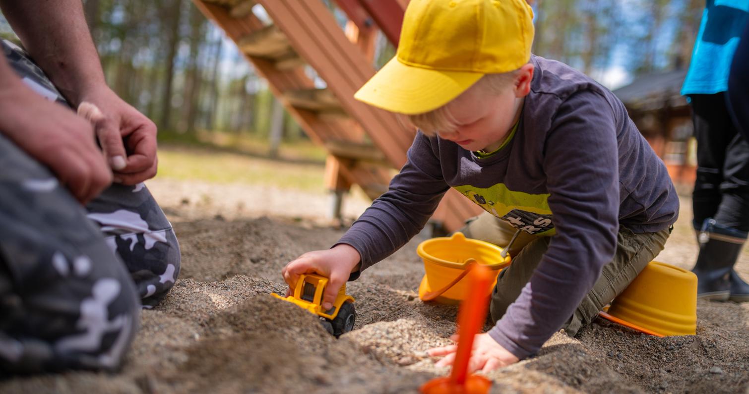 Nationalpark Petkeljärvi. Besucherzentrum Petkeljärvi. Kinderspielplatz