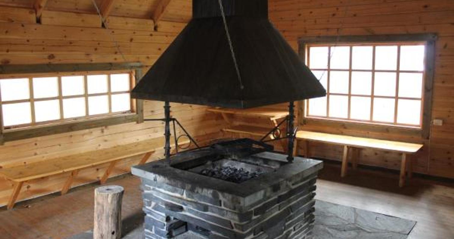 Petkeljärvi Center, fire pit inside