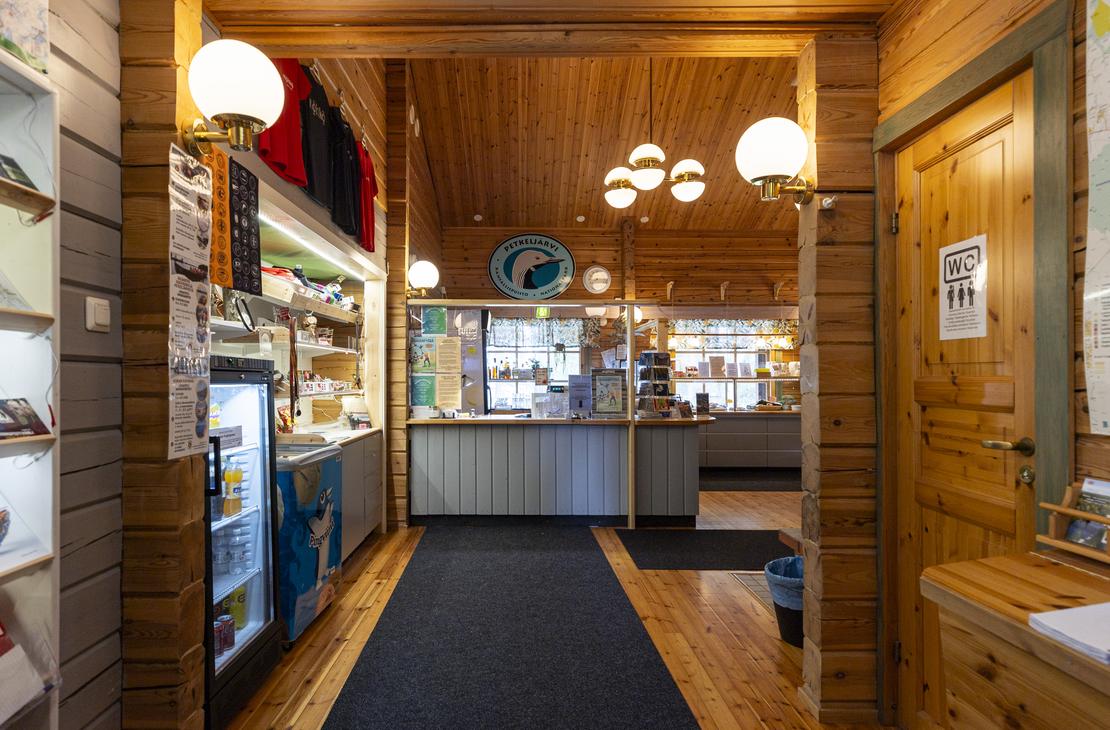 Petkelj&auml;rven kansallispuiston retkeilykeskuksen kahvila-luontotupa