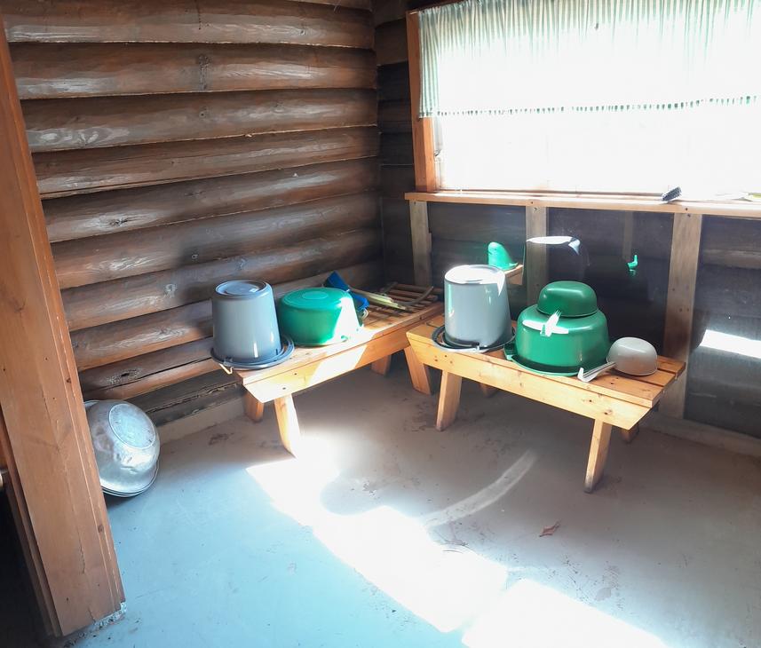 Sauna-Waschmöglichkeiten. Parkwächterhütte