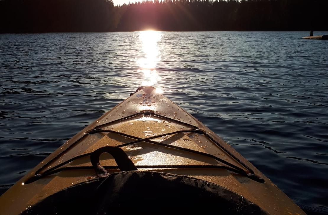 Petkeljärvi-Zentrum, Kajak FIT 96, Sonnenuntergang Petkeljärvi-Nationalpark, Ilomantsi